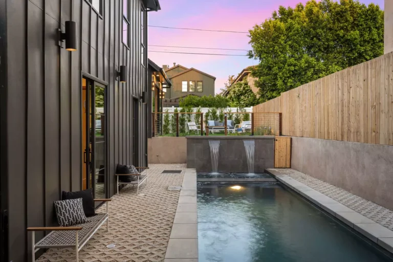 modern-backyard-pool-with-a-sleek-design-2025-02-10-06-45-01-utc-6846e482b1e39